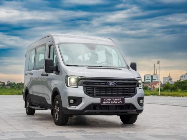 Alternative view of Ford Transit: Bảng giá lăn bánh, Thông tin Xe & Ưu đãi tháng 12/2025
